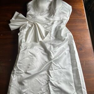 Elegant White Strapless Dress